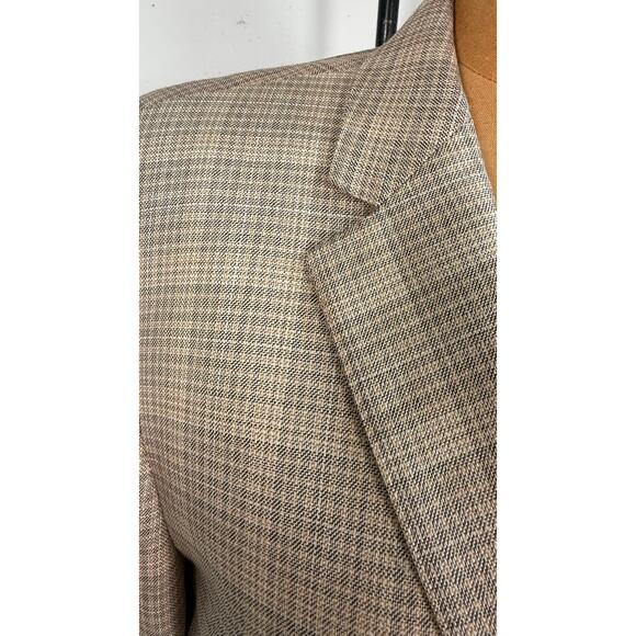Tiglio Luxe Wool Silk Blazer | Beige Plaid Sport Coat for Men | Italian Tailored - Picture 7 of 10